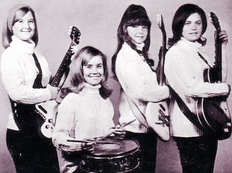 L->R: Jeanie Foster, Linda Sanders,
        Debbie Sanders, Debbie McMellan